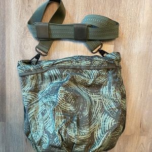 lululemon bucket bag